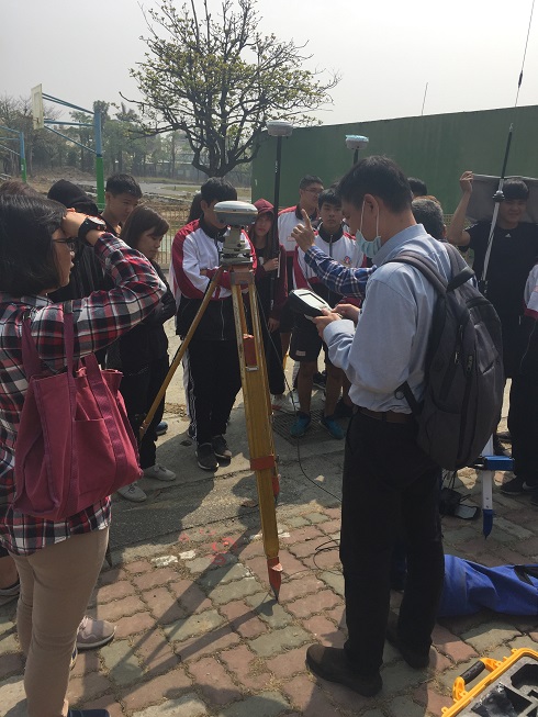 107-2土木三GPS教學 共8張照片