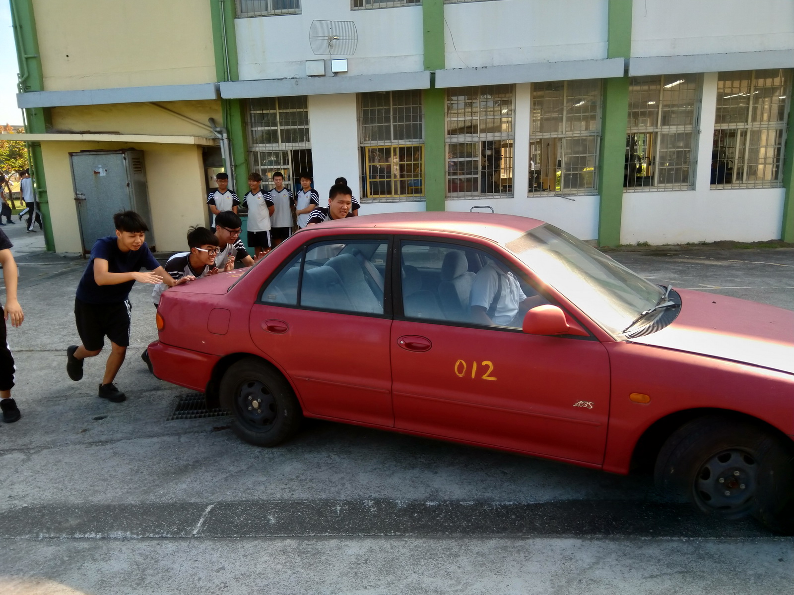 20181108 旗山農工捐贈~實習車輛8台
