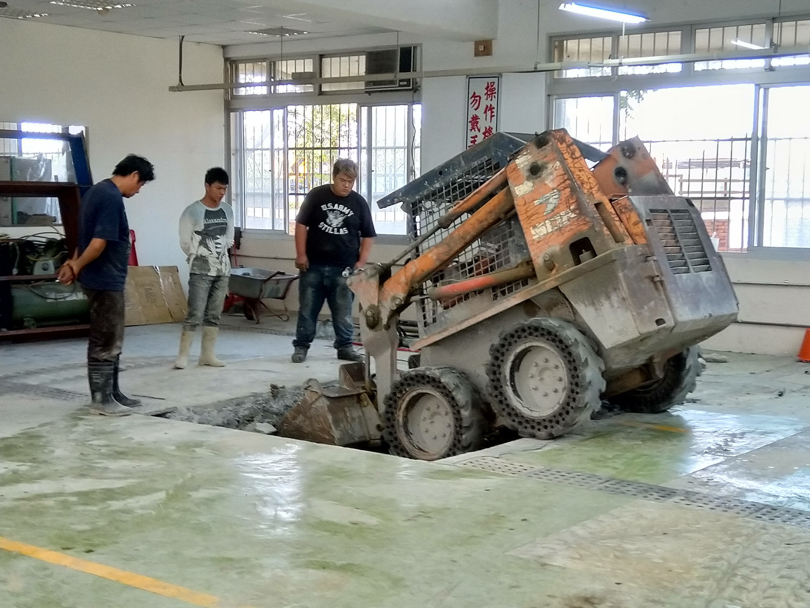 20181227 汽車科第5工廠~3500kg 千斤頂建置