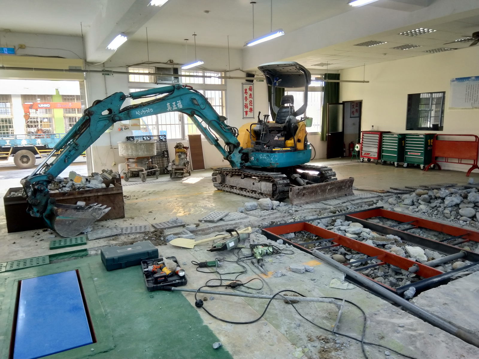 20181227 汽車科第5工廠~3500kg 千斤頂建置