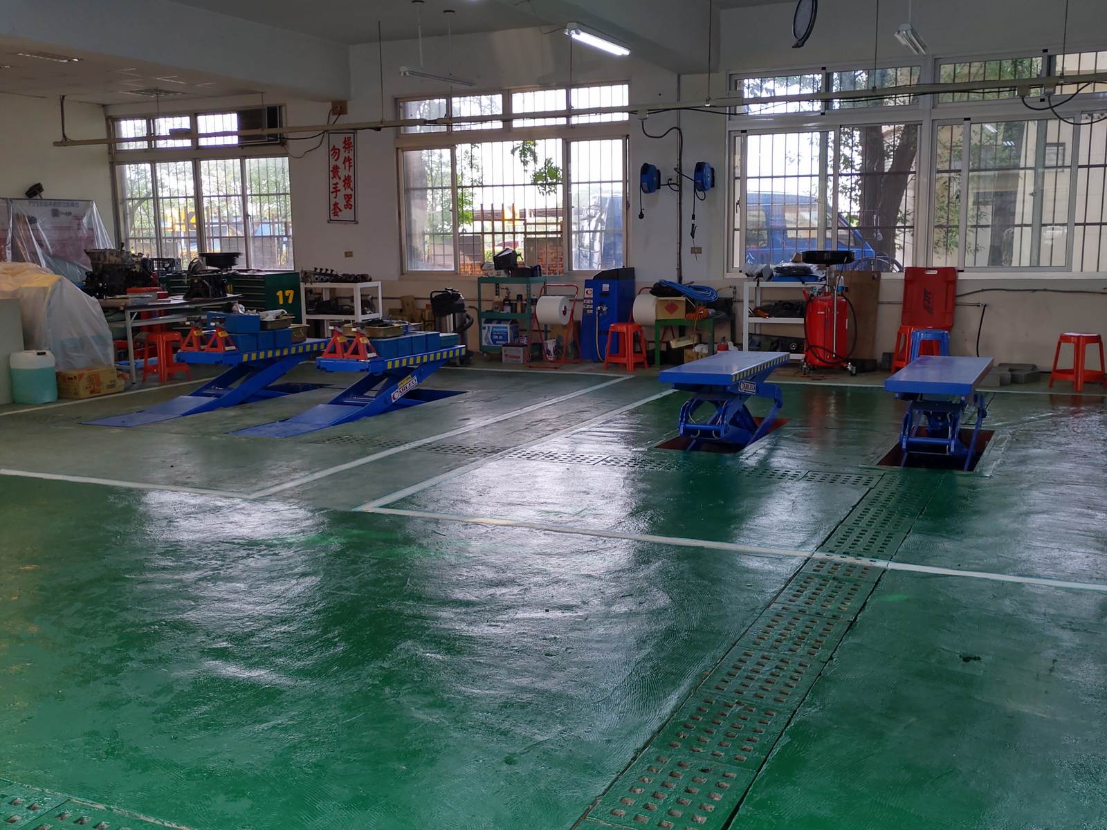 20191221 學生DIY油漆工作區及水溝蓋