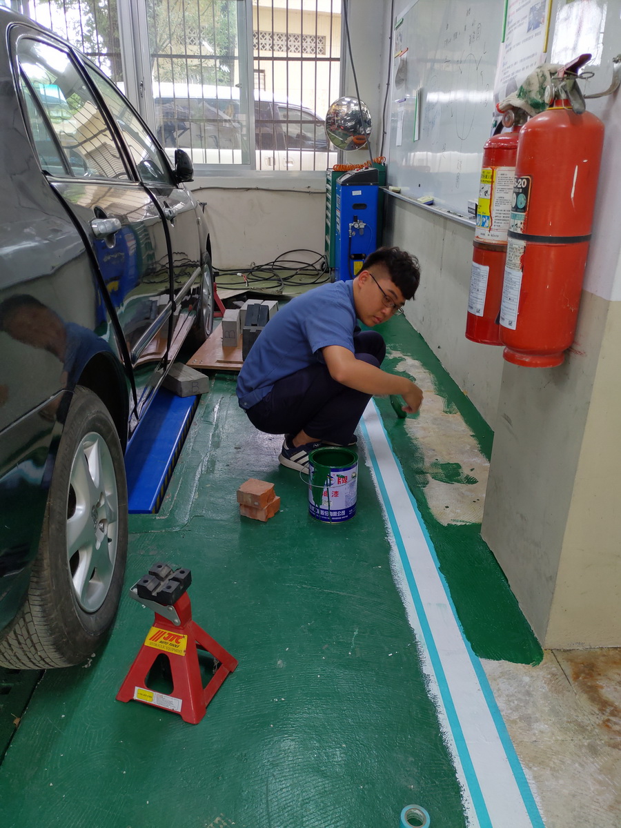 20191221 學生DIY油漆工作區及水溝蓋