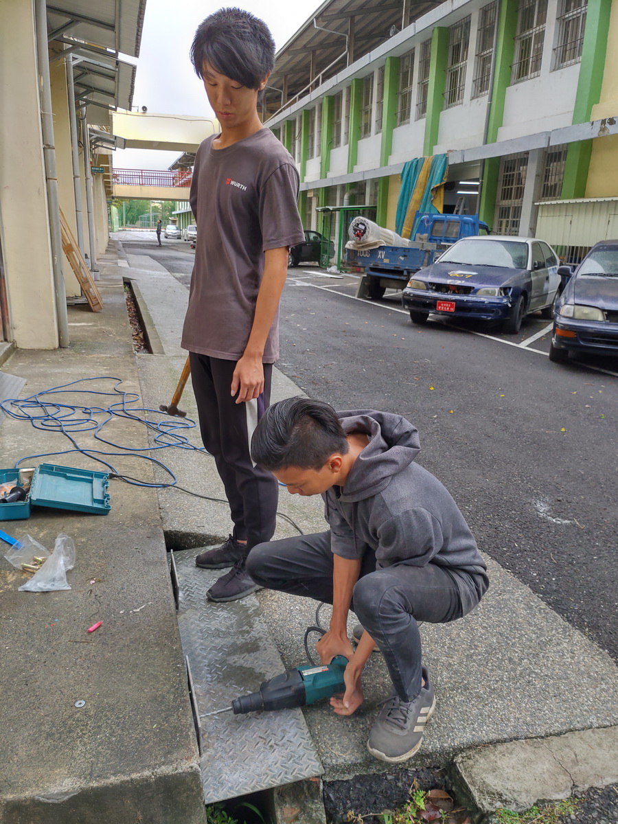 20191221 學生DIY油漆工作區及水溝蓋